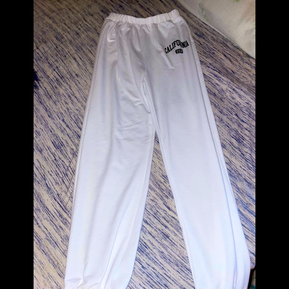 A comfortable and cool California sweatpant! size 150/ 12 yr child.